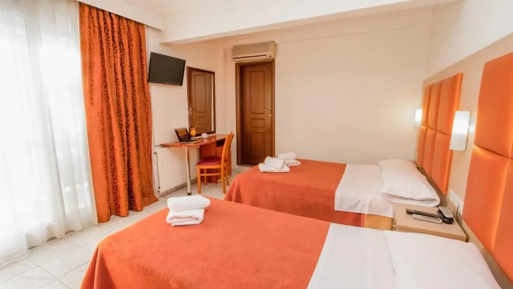 **  Peraía Hotel Avra יוון