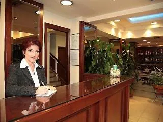 **  Peraía Hotel Avra יוון