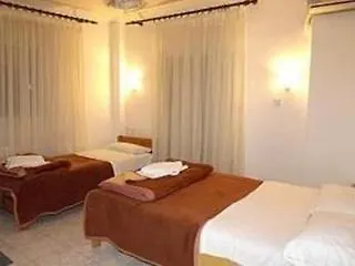 Hotel Avra Peraía 2*,